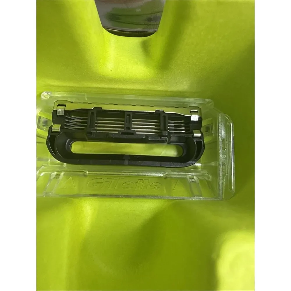 Gillette Labs Razor with Exfoliating Bar & Stand + 2 Cartridges
